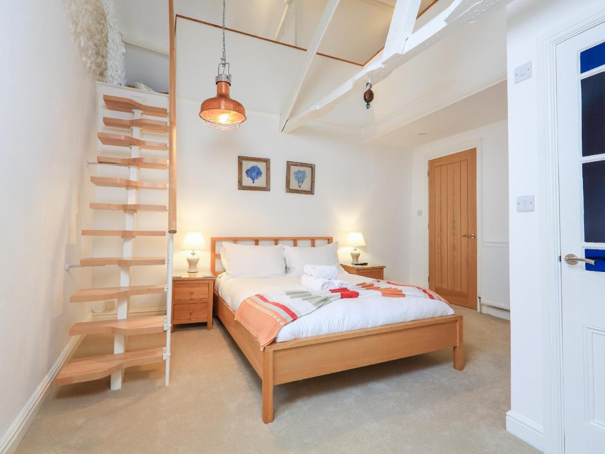 Apartamento The Corner House Dartmouth Exterior foto